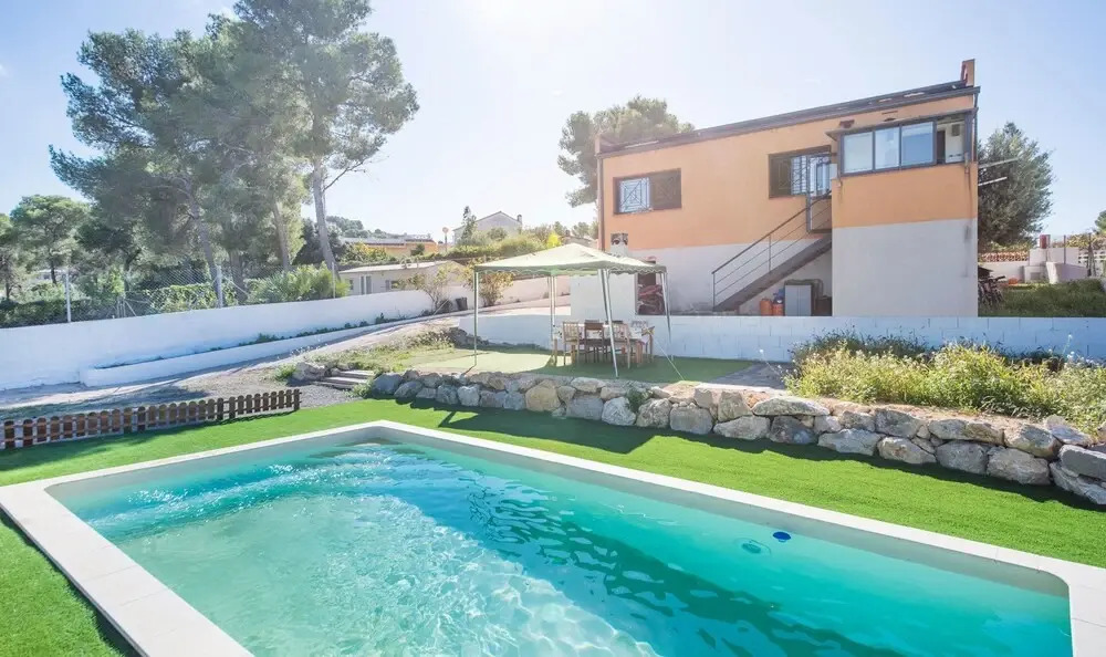 R75 Julius house with pool