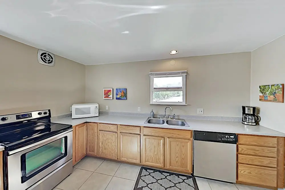 Peaceful Mountain-view On 3 Acres 2 Bedroom Home