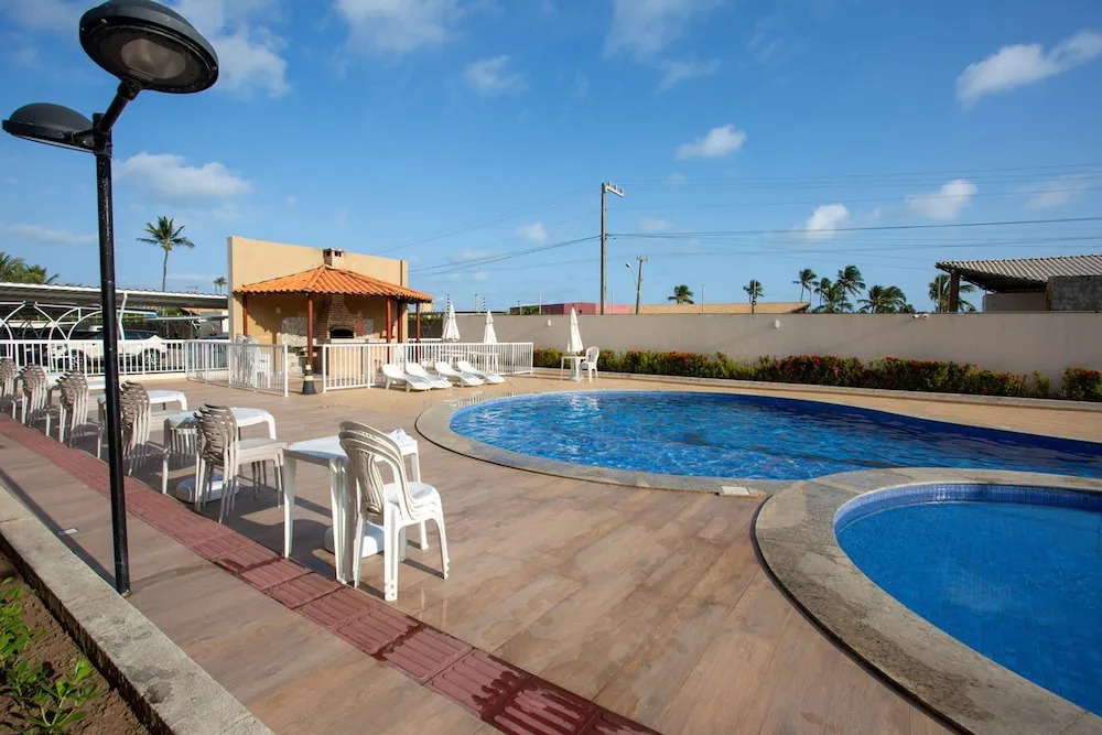 Apto com Piscina e Garagem em Barra dos Coqueiros
