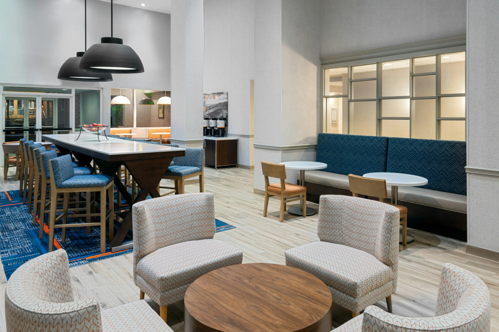 Hampton Inn & Suites Charlottesville at the University