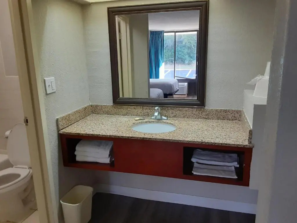 Days Inn by Wyndham Ozark