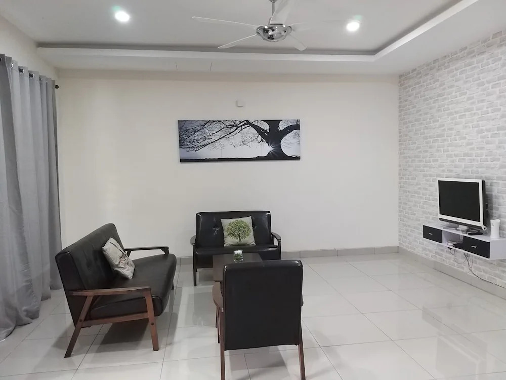 New and Classic Homestay 2 Storey House