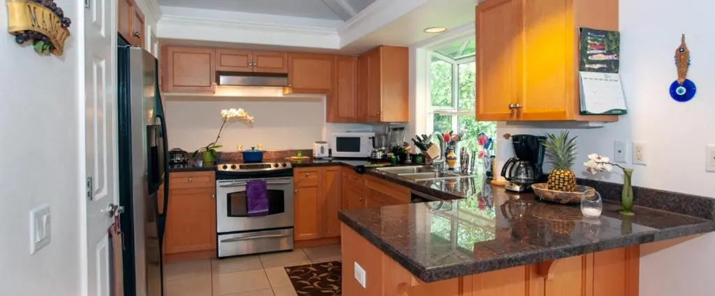 Villas of Kamalii 37-stately townhouse with AC, by golf, with pool, BBQ, hot tub