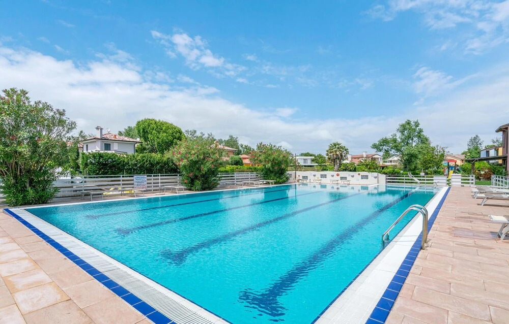 3 Bedroom Lovely Home In Albarella Ro