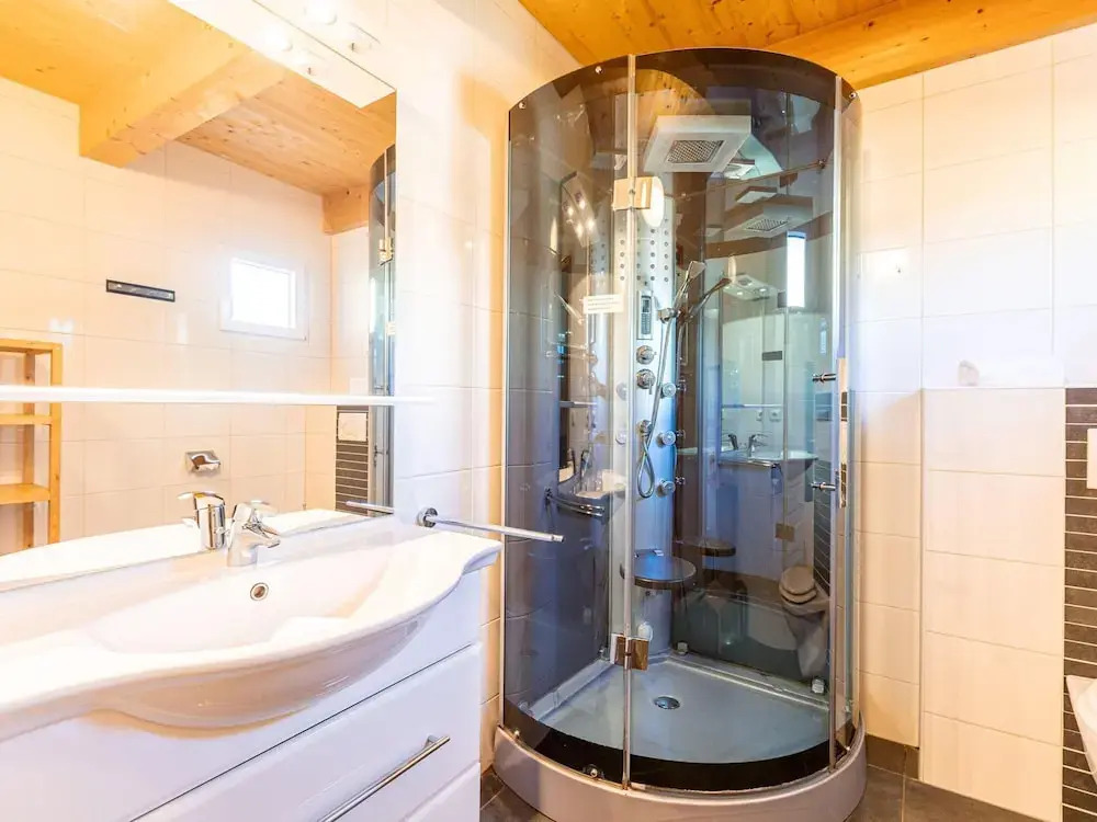 Majestic Chalet With Sauna and Whirlpool