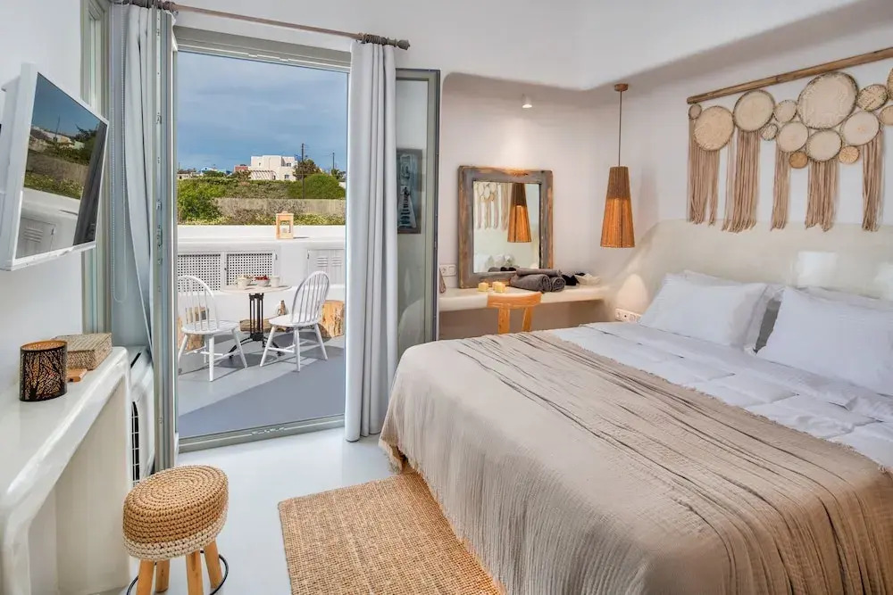 Megalochori 1-bed Villa, Sleeps 3, Pool & Parking