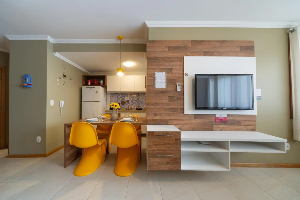 GRAMADO SOLAR REAL - 2 apts de 2 quartos no mesmo prédio, cada um comporta até 7 pessoas - IDEAL PARA GRUPOS - central - IDEAL PARA ANDAR A PÉ - nesta plataforma desde janeiro de 2015, oferecemos CREDIBILIDADE - seu PET é bem-vindo - GARAGEM COBERTA