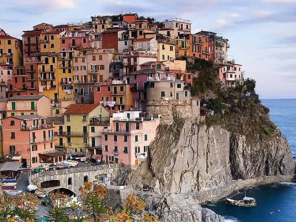 20 km from the 5 Terre, in a small town, 3-room apartment, terrace with view