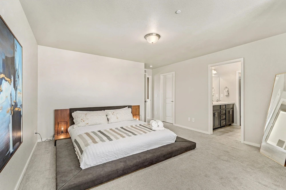 Stylish Music-Inspired Retreat Near Old Town FC
