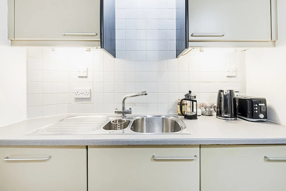Deluxe Kensington Apartment With Balcony