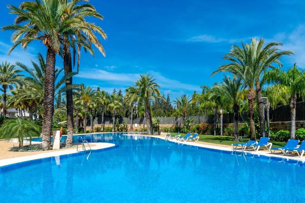 300 SQM Penthouse · Private Swimming pool · BBQ · WiFi