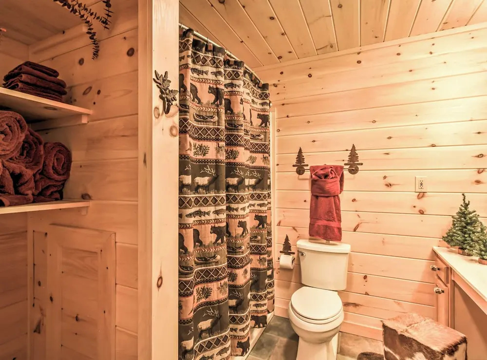 Hot Tub & Loft: Mountain-view Sevierville Cabin