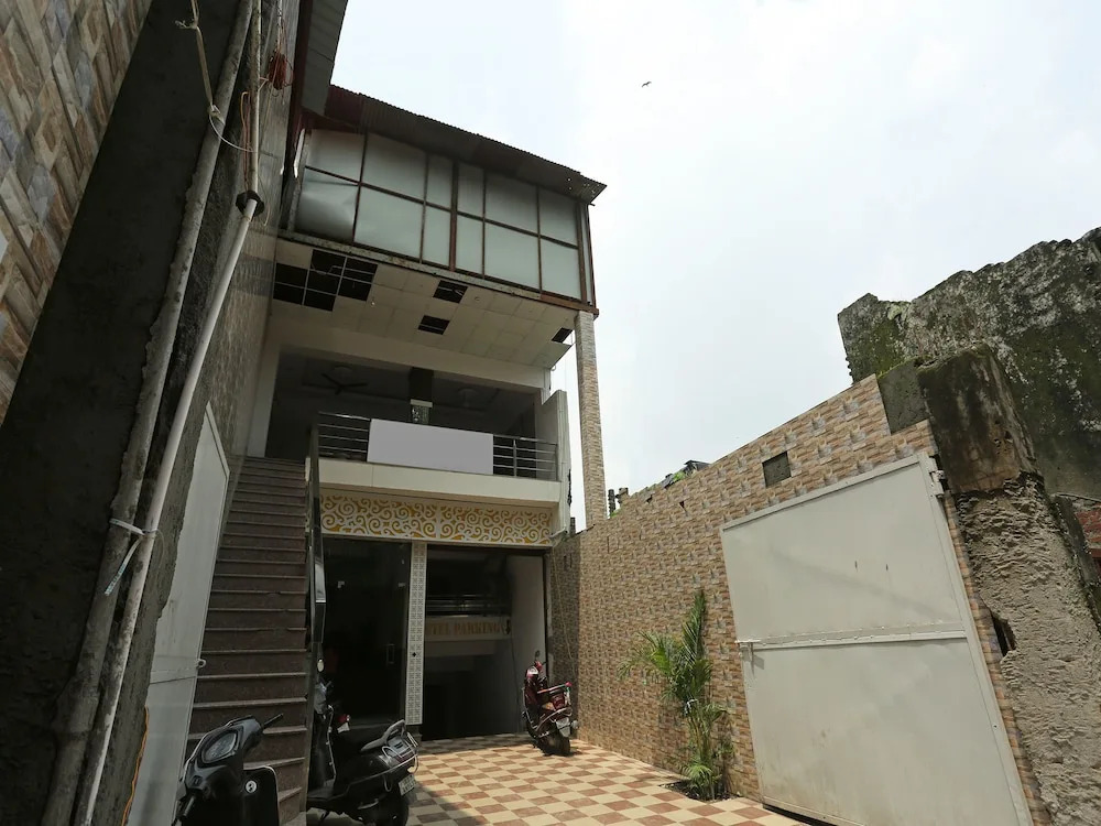 OYO Flagship 17085 Bhagat Residency