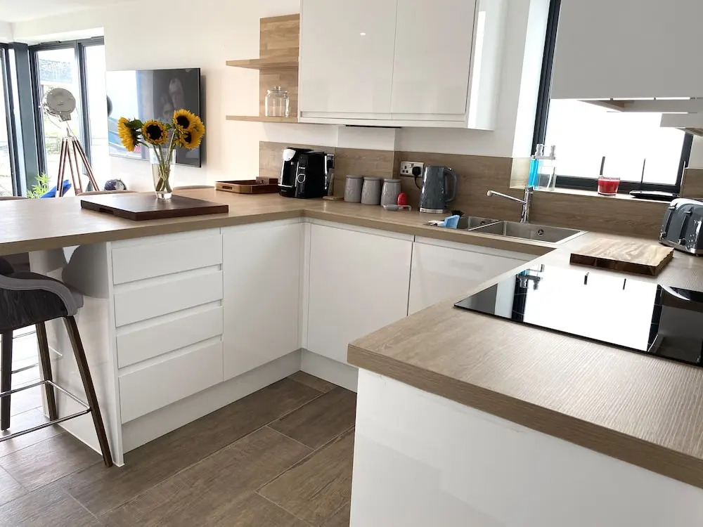 Brand New Beachfront Ground Floor With Garden 2 Bed Apartment 6 Guests