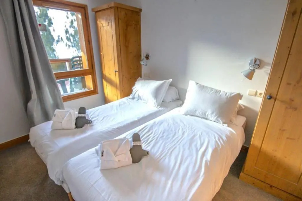LE CRYTAL 1950 - ARC 1950 Luxury Renovated Premium Apartment - 2 Bedrooms