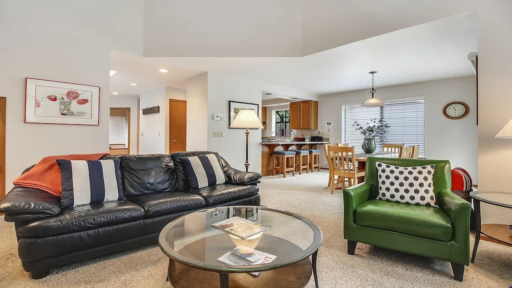 Skyline Condo 10