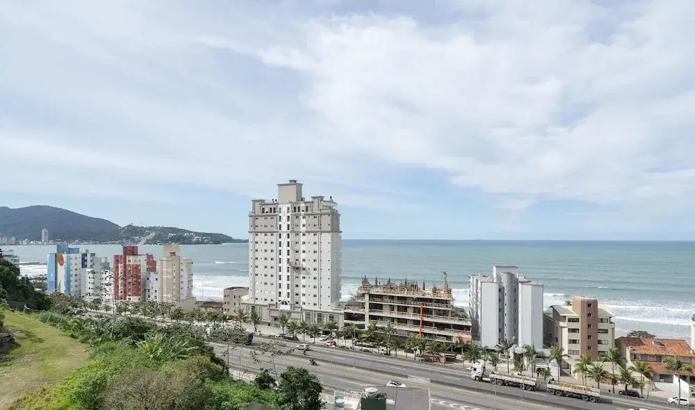 2BR Seaview apt Near Itapema Beach Sem501