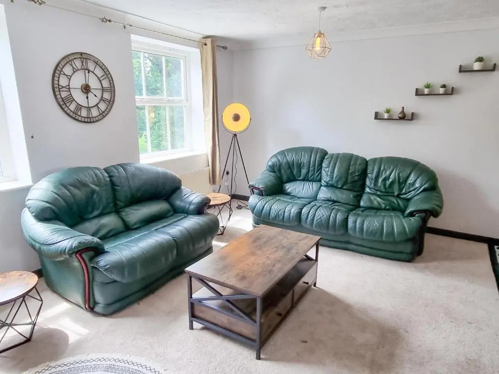 City House in Nice Area - Smart Tv's, 900mb Wifi