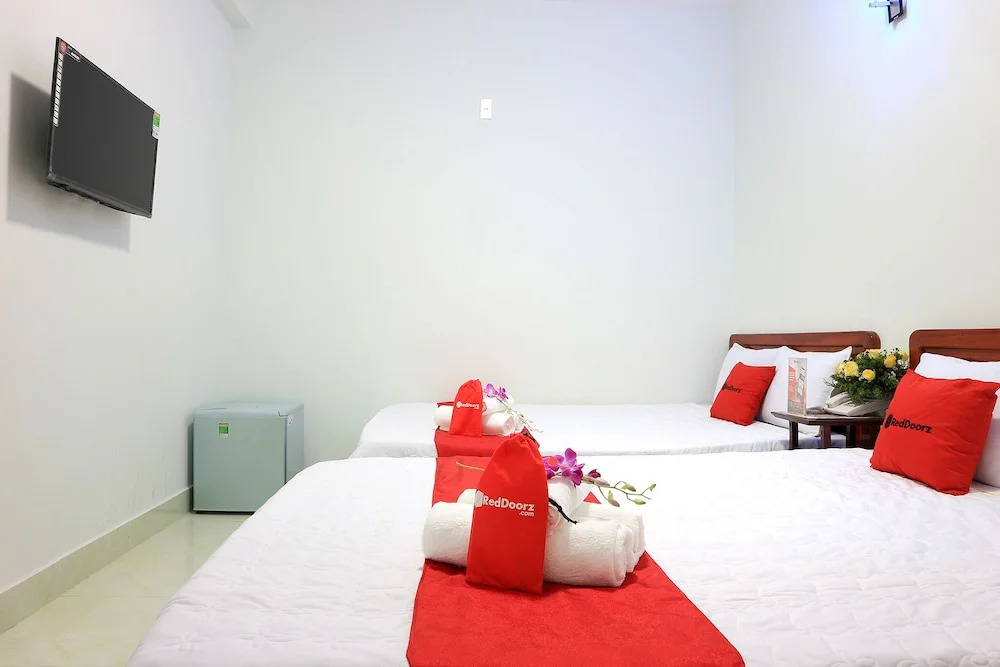 RedDoorz near Bai Sau 3