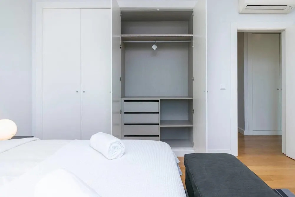 Spacious Apartment in Residential Campolide