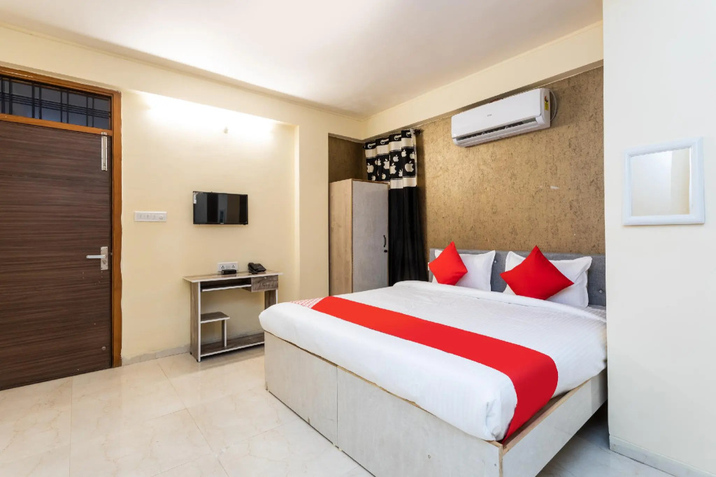 OYO 30478 Hotel 24X7