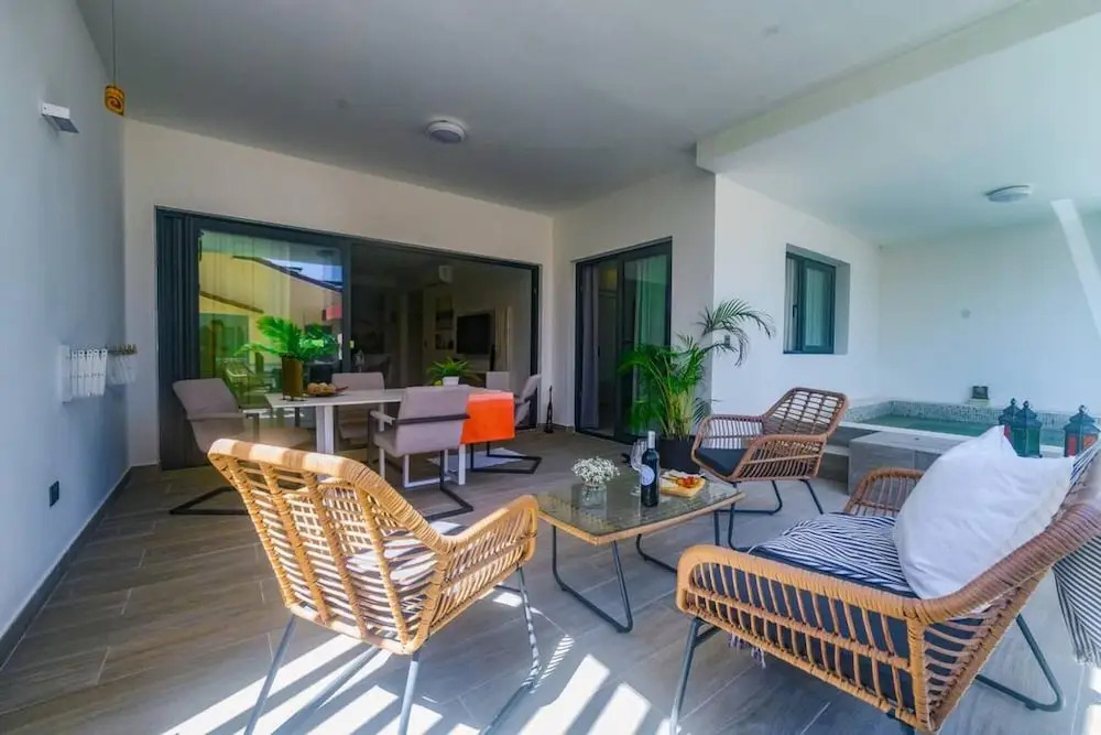 Spacious Modern Apartment With Private Picuzzi