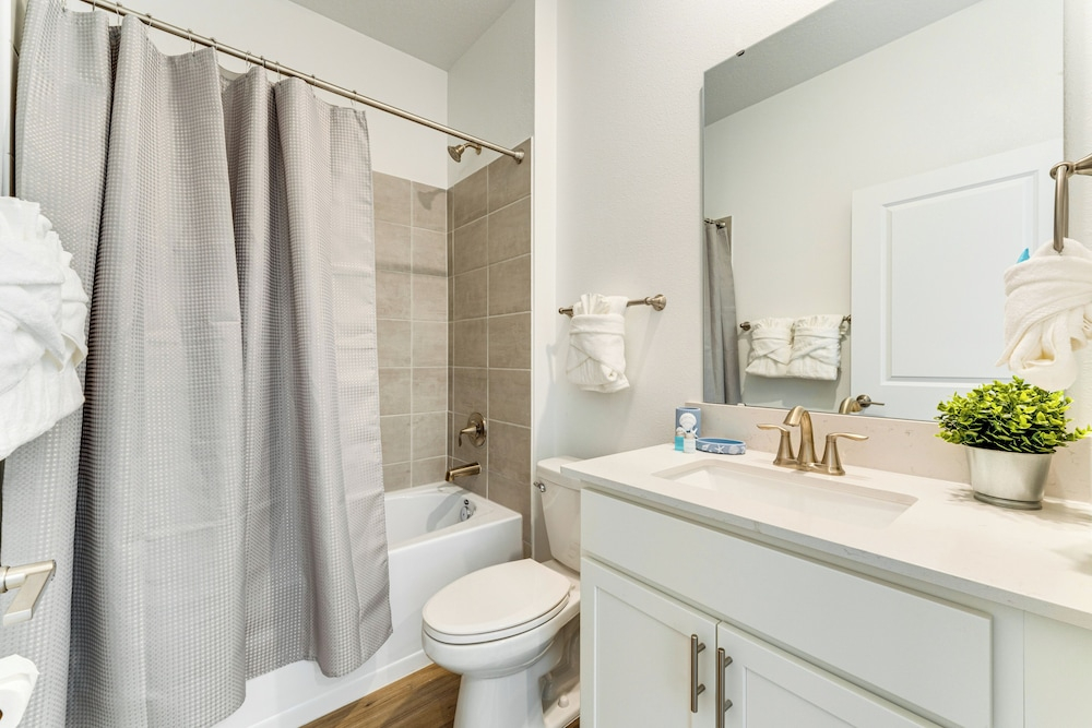 15 Min to Disney: Sleeps 19 w/ Resort Amenities