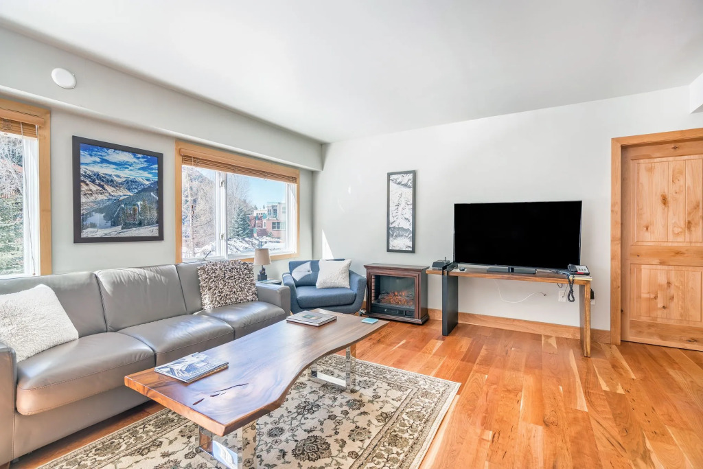 Ice House Suites and Condominiums