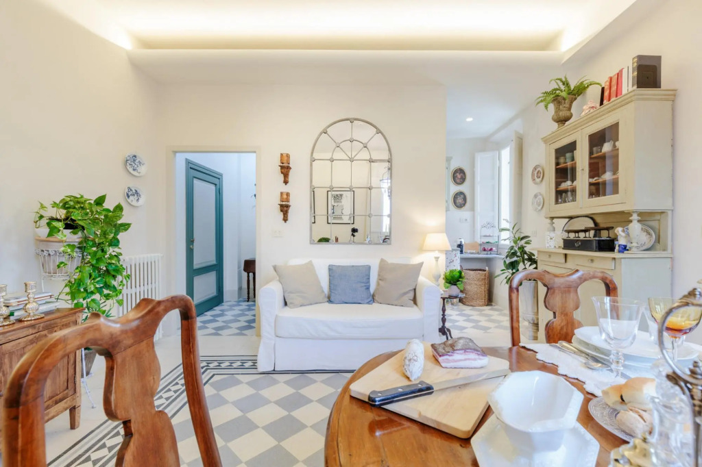 Casa Uccia in Lucca With 1 Bedrooms and 1 Bathrooms
