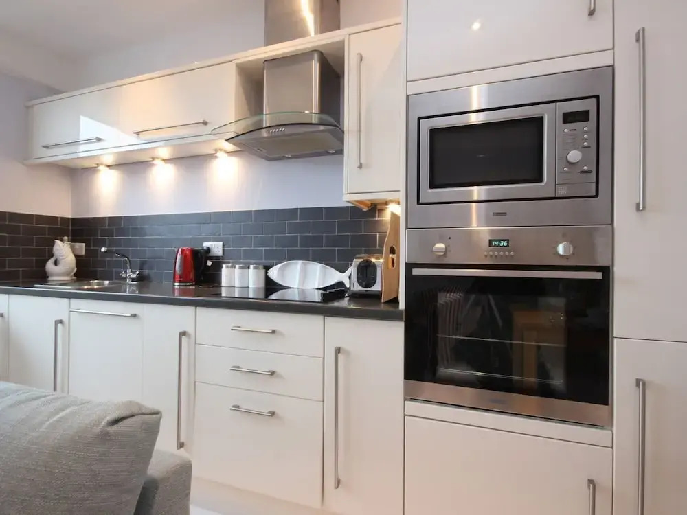 Flat 1, 32 Newcomen Road