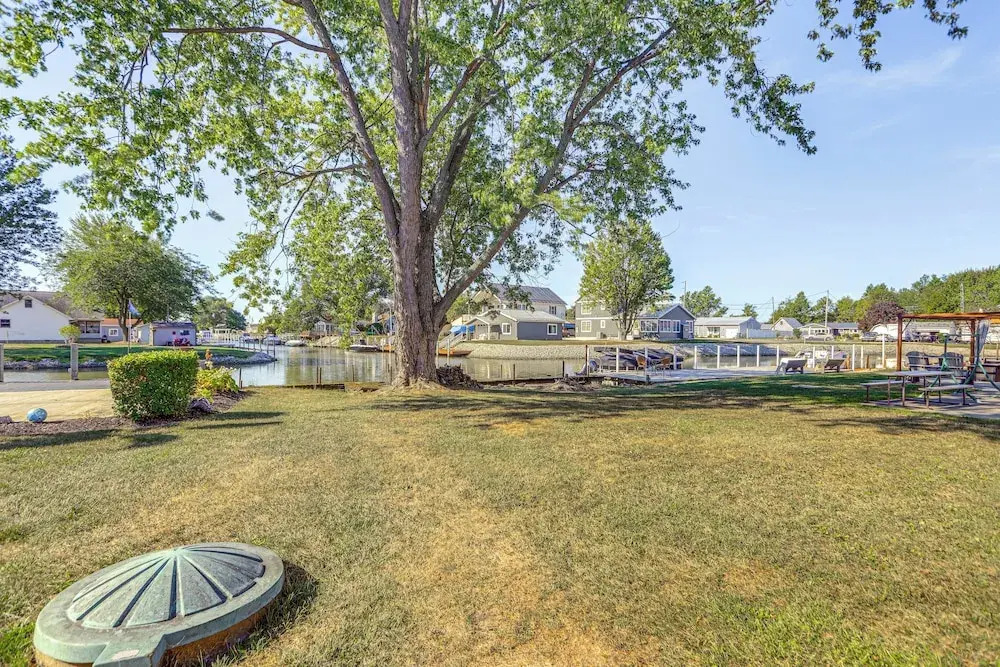 Waterfront Port Clinton Cottage: 5 Mi to Lake Erie