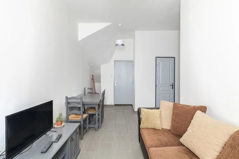 Modern flat near Parc du 26ème Centenaire