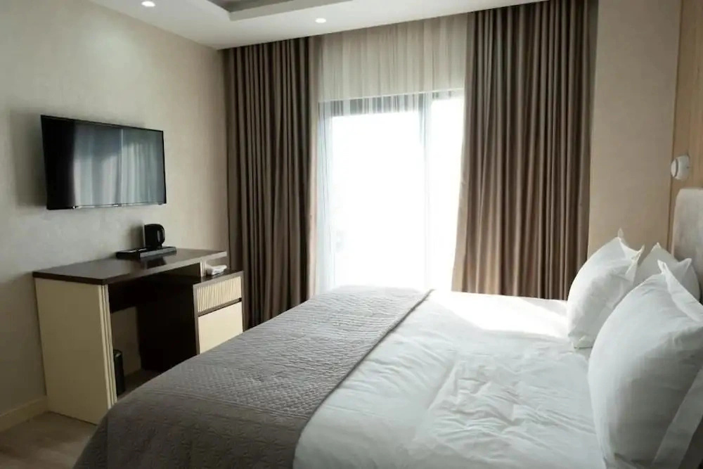 GREAT WHITE HOTEL