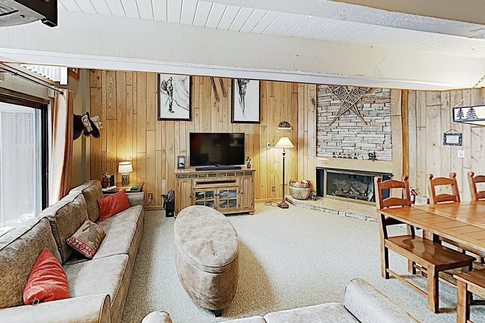 New Listing! Ski-in/ski-out : Hot Tub, Sauna 1 Bedroom Condo