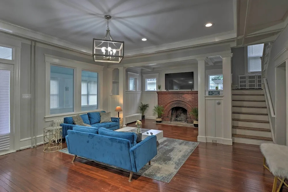 Beautifully Renovated Beach House w/ Fenced Patio!
