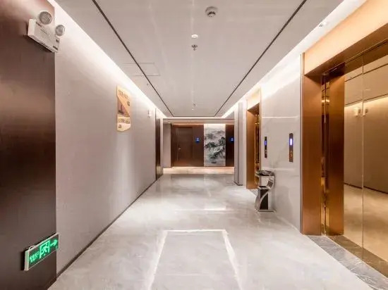 Golden Chau Apartment (Chaozhou Dongbao Plaza Zuoyicheng People's Square)