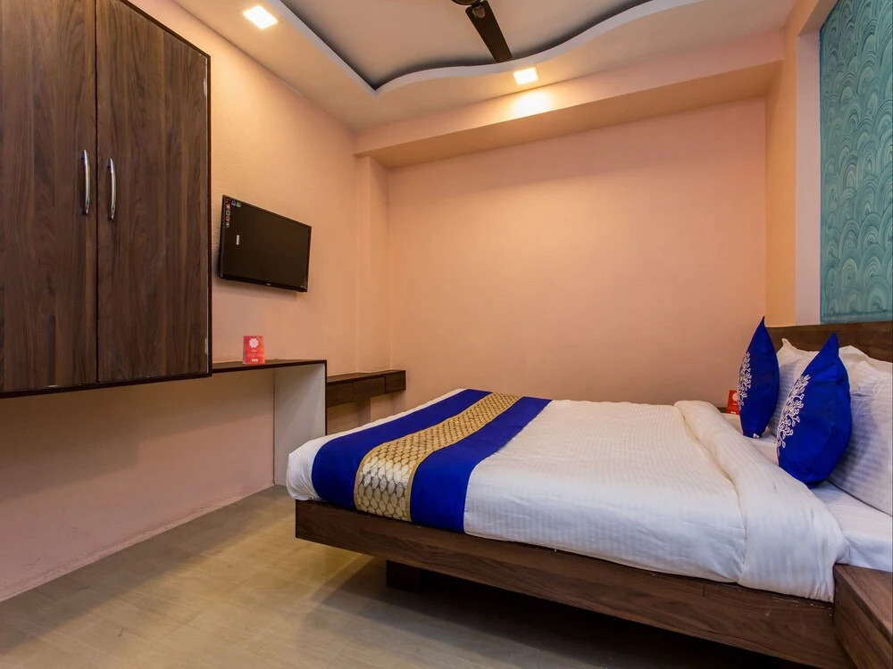 OYO 11657 Hotel SVL Inn