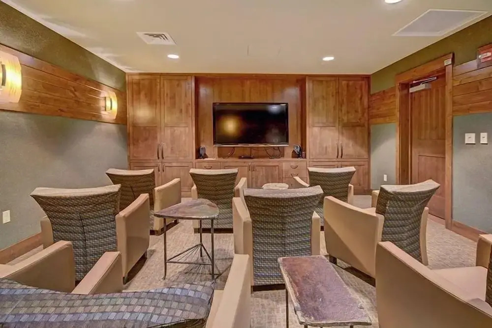 Luxury One Ski Hill 2 Bedroom Ski-in/out Condo at Peak 8