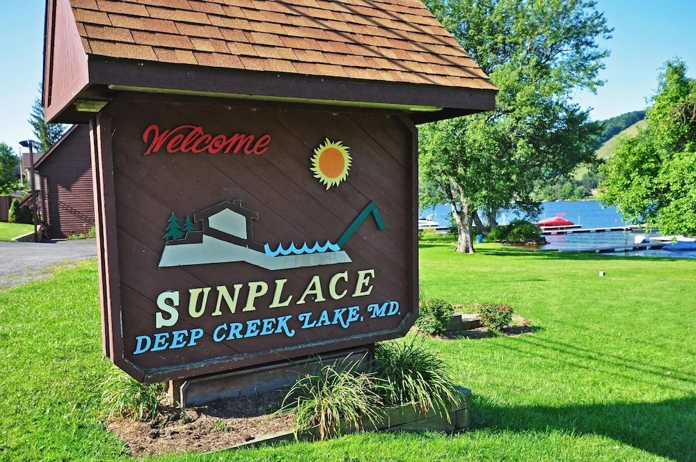 Sunplace 02 by Taylor Made Deep Creek