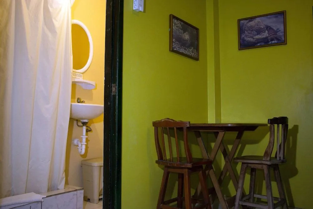 Dreamkapture Hostel close to the airport and bus terminal