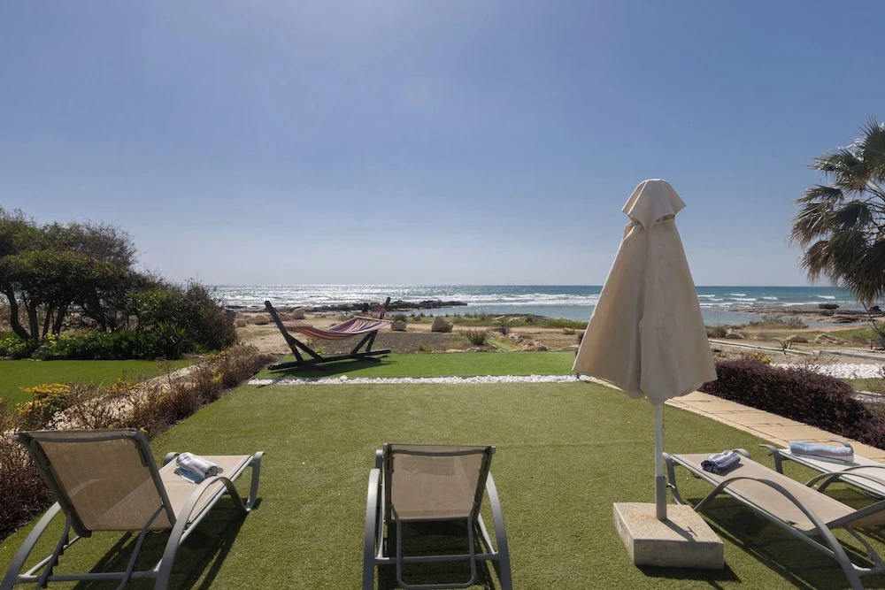 Villa Suri, Luxury Seafront Villa