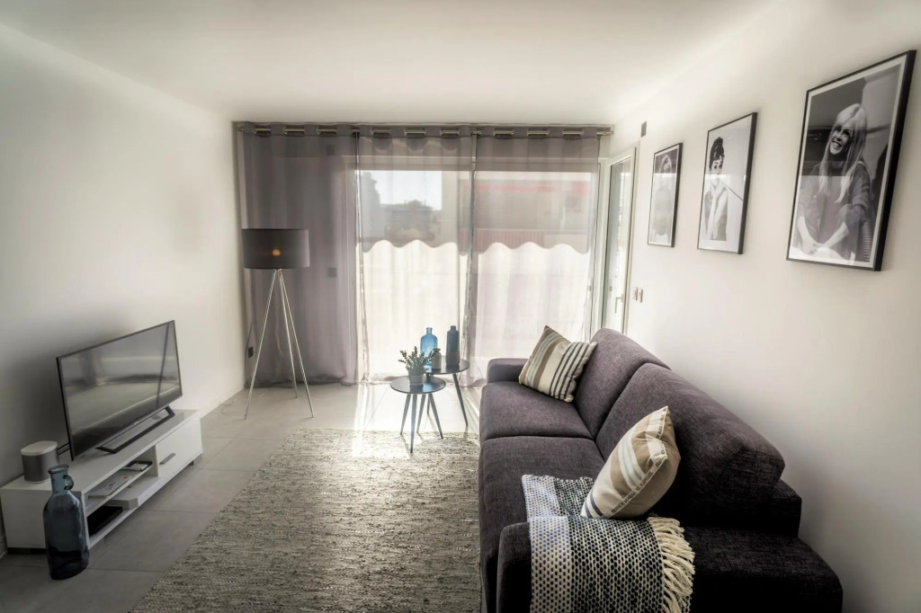 Modern 1 Bed Apartment in Prestigous Area of Cannes a Short Walk to the Croisette and the Palais - 1903