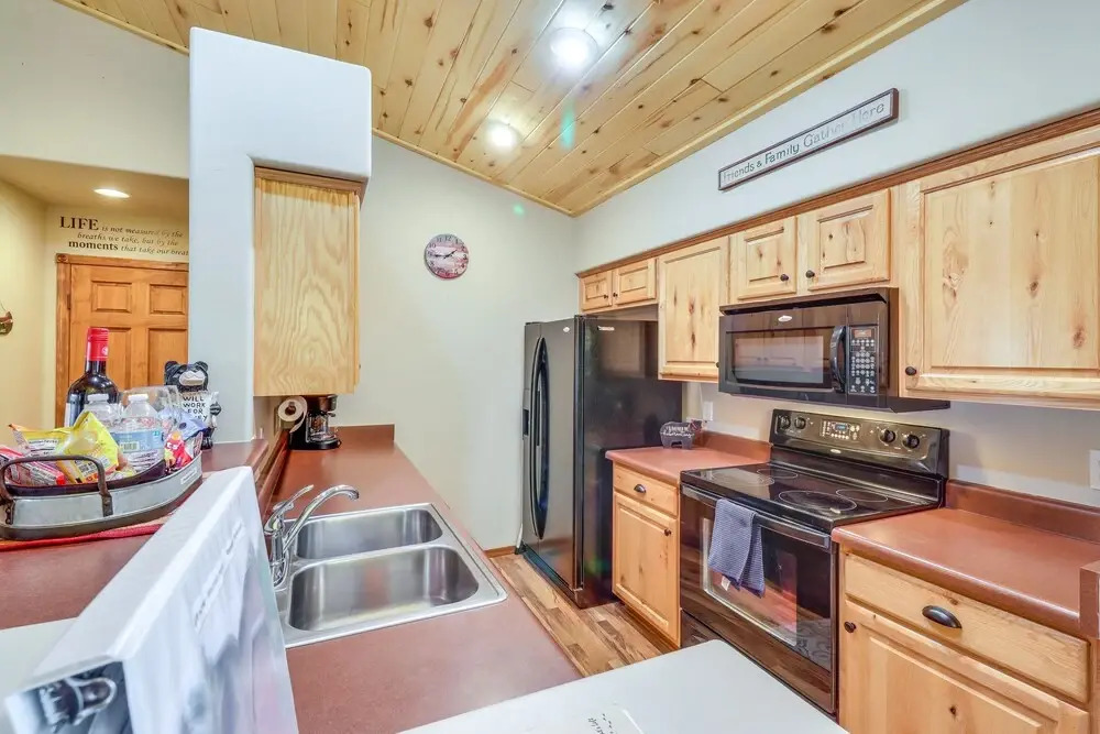 Relaxing Cabin w/ 2 Decks Near Fool Hollow Lake!
