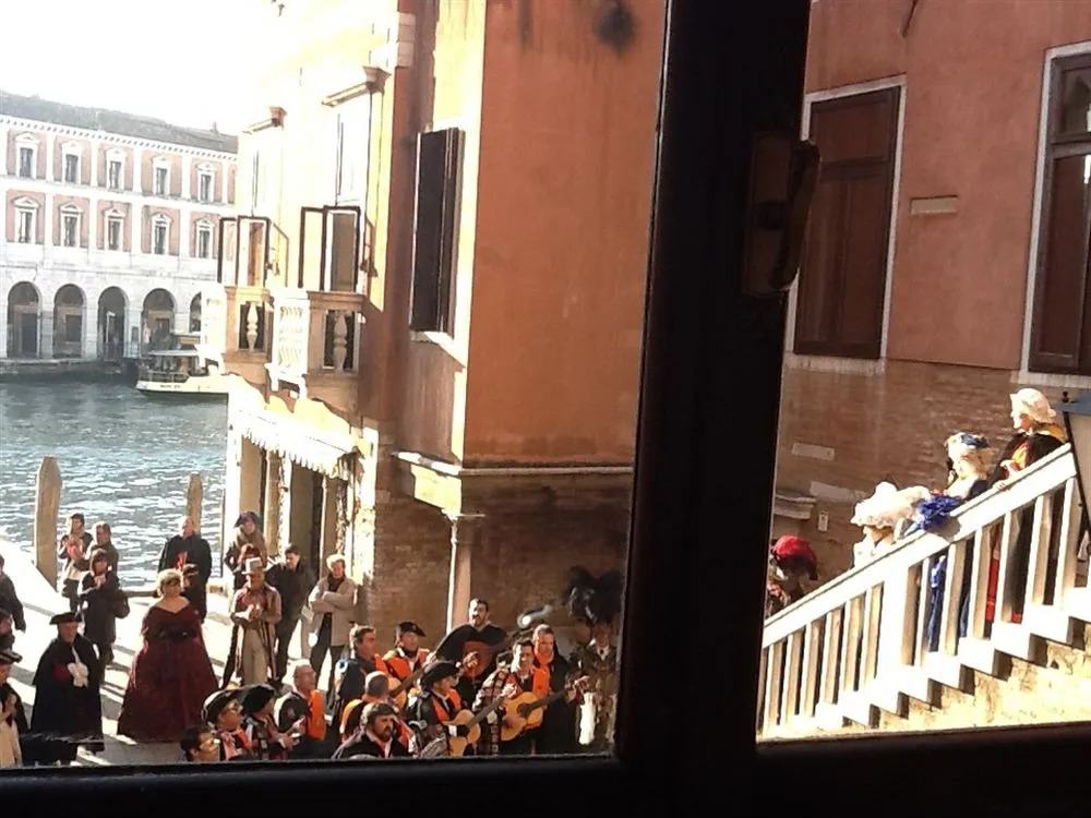 Palazzo Lion Morosini - Check in presso Locanda Ai Santi Apostoli