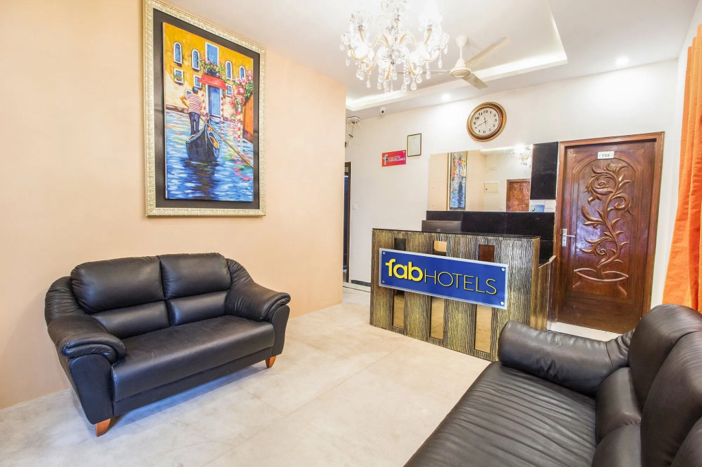 FabHotel Crown Suites - Nr Sony Signals