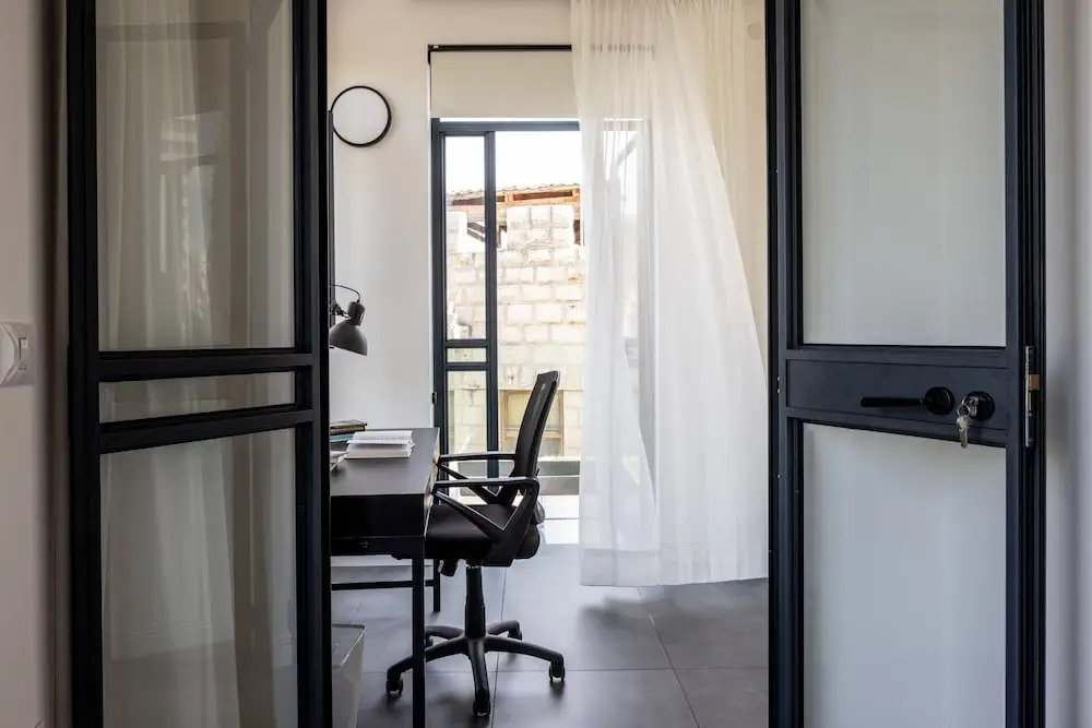 Old Charm & Modern Meets by Sea N' Rent