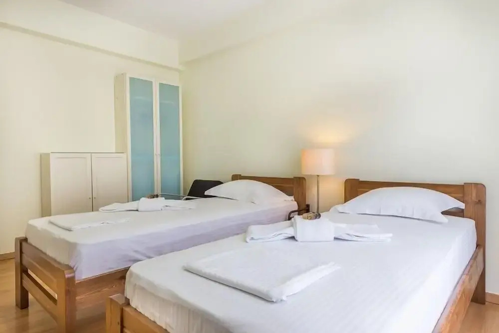 Central apartment with 5 bedrooms near the metro