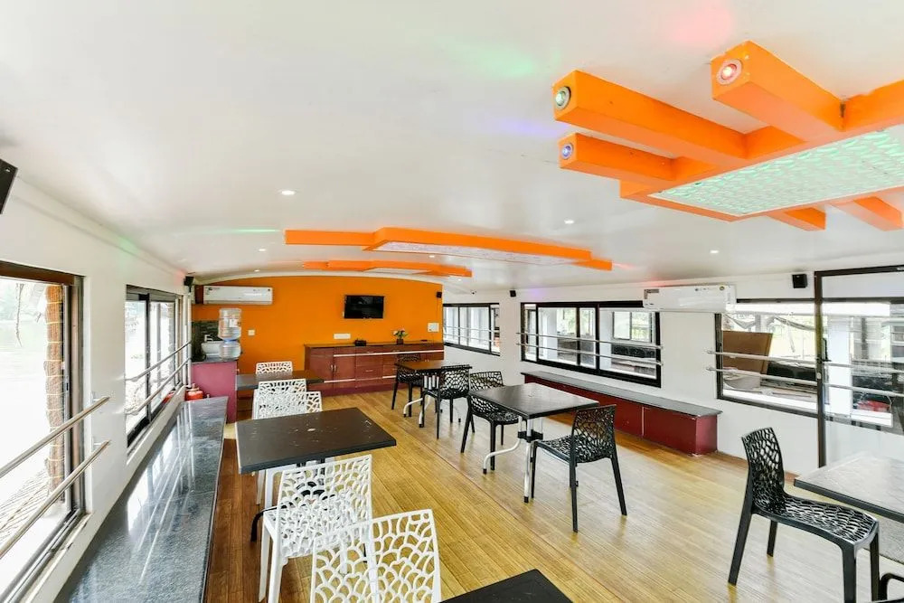 OYO 23482 Sht Symphony Premium Sharing Houseboat
