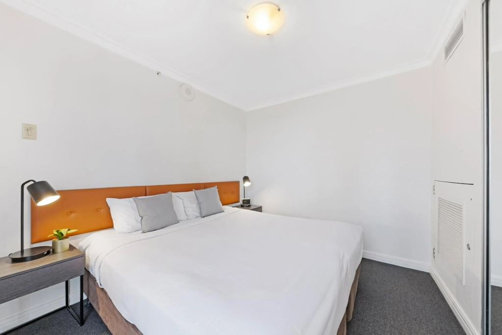 KOZYGURU Sydney CBD Lovely 2 Bedroom APT with Amazing City View NHA653