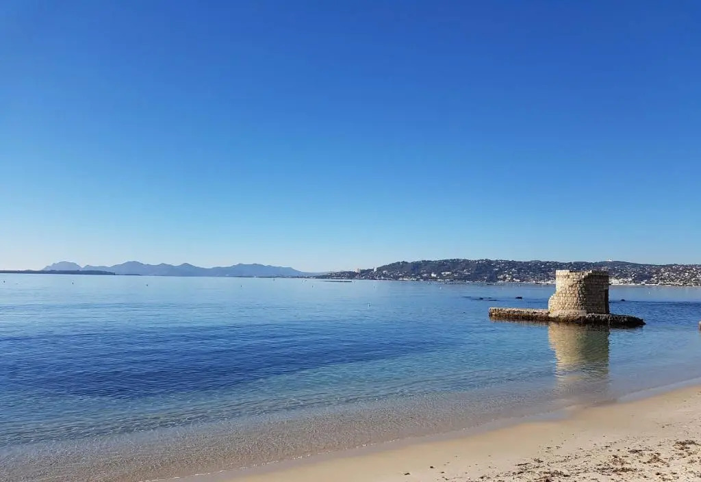 Appartement 2 pieces, renove, 2 piscines+tennis, mer, climatisation